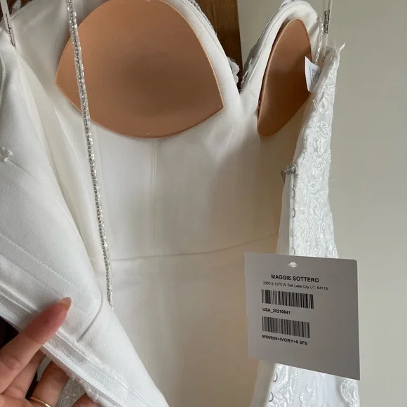 Maggie Sottero wedding dress - Picture 5 of 10